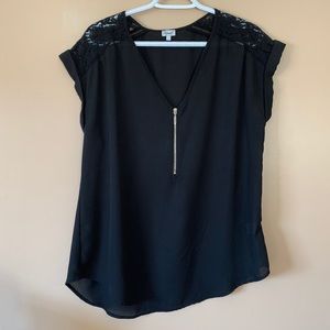 Kismet short sleeve blouse with lace shoulders